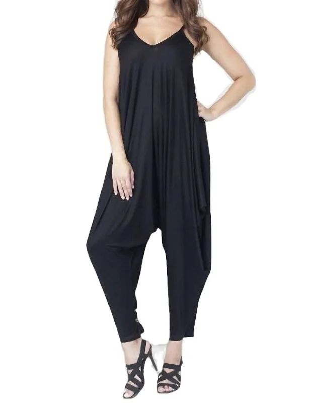 Fashion Touch Sharkbite Hem Jumper In Black